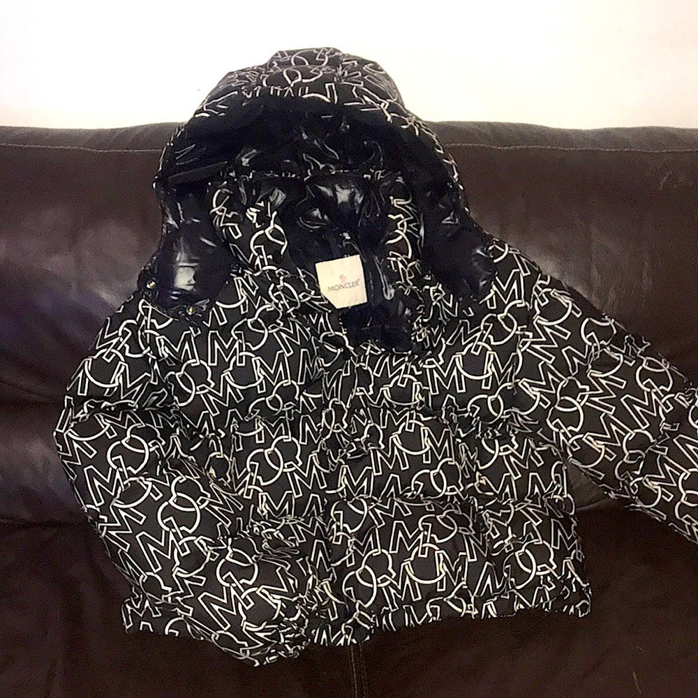 Moncler logo puff coat large